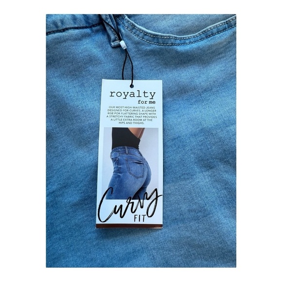 Royalty For Me Women's Curvy Fit Exposed Button Cuffed Denim Shorts - Size 24 - Picture 4 of 12